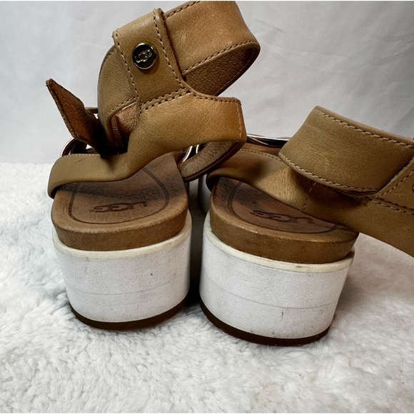 UGG Silver and Tan Sandals with Comfortable Design 🌴 - Picture 5 of 9